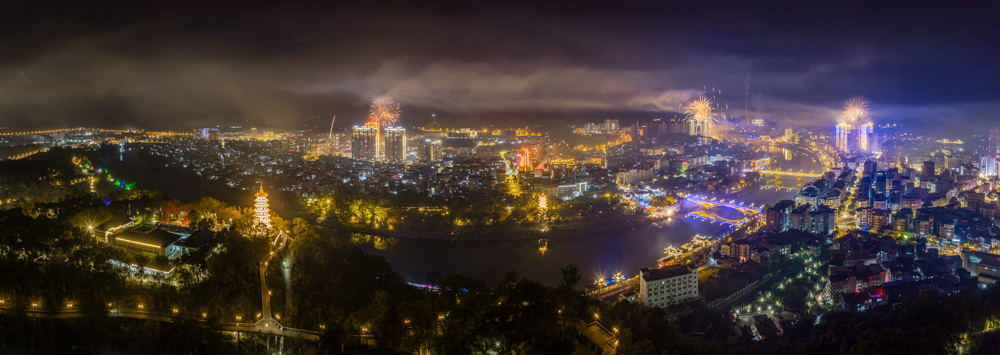 《璀璨之夜》华荣丽.jpg